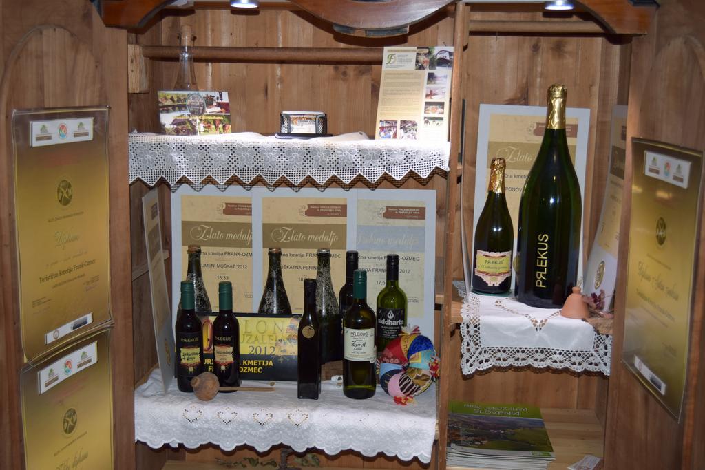 Farm Stay Frank Ozmec Wine And Glamping Estate 류토메르 외부 사진