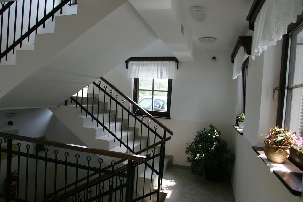 Farm Stay Frank Ozmec Wine And Glamping Estate 류토메르 객실 사진