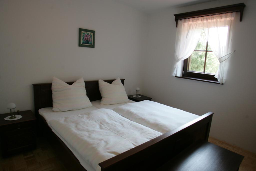 Farm Stay Frank Ozmec Wine And Glamping Estate 류토메르 객실 사진